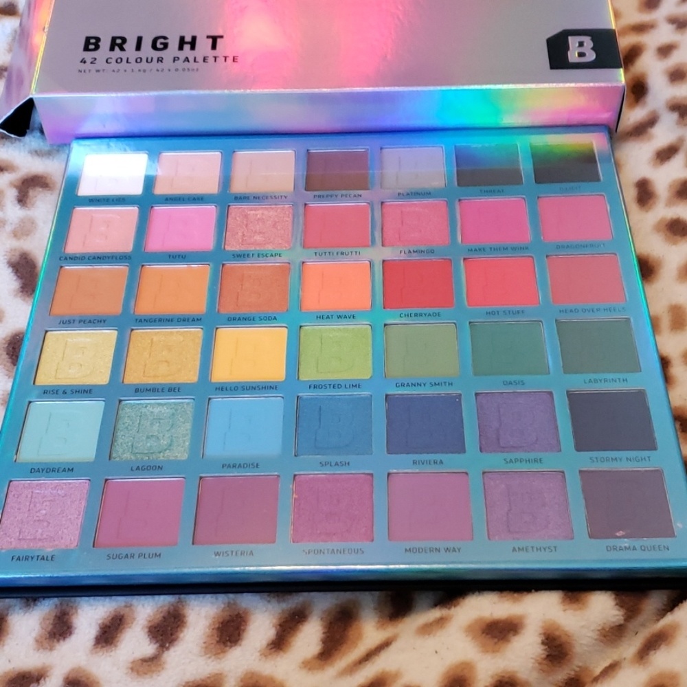 EYN 42 Bright 42 color eye shadow palette